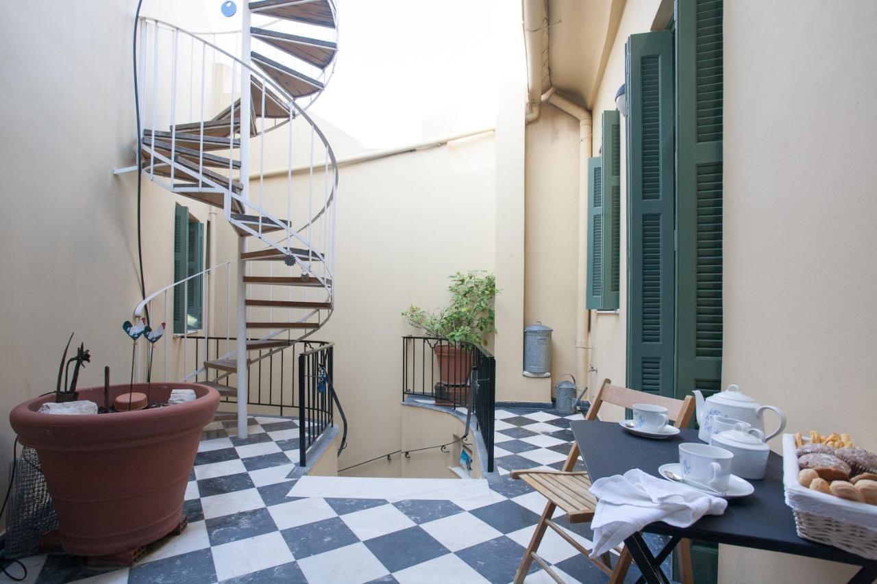 شقة House At The Foothills Of Acropolis أثينا المظهر الخارجي الصورة